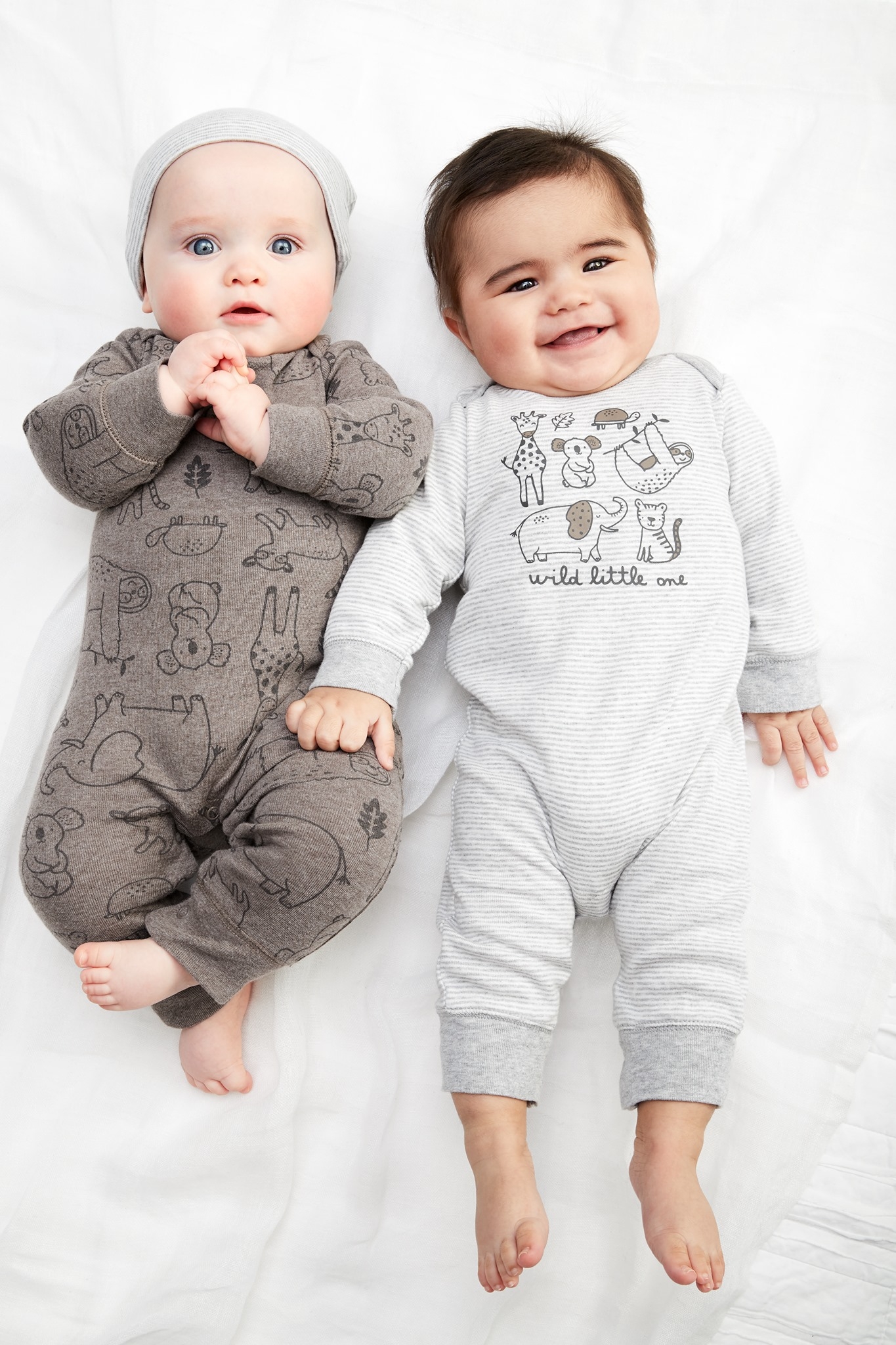 Carter’s Set 3 piese 2 pijamale bebelus si caciulita Carter's imagine 2022