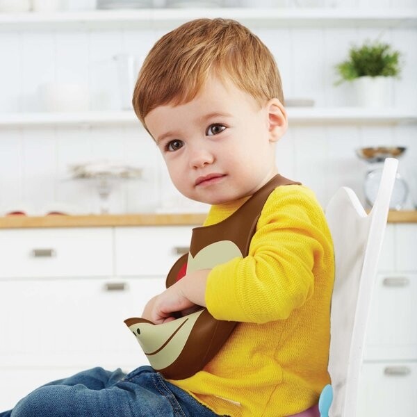 Skip Hop Bavetica de silicon Fold & Go Zoo - Maimutica